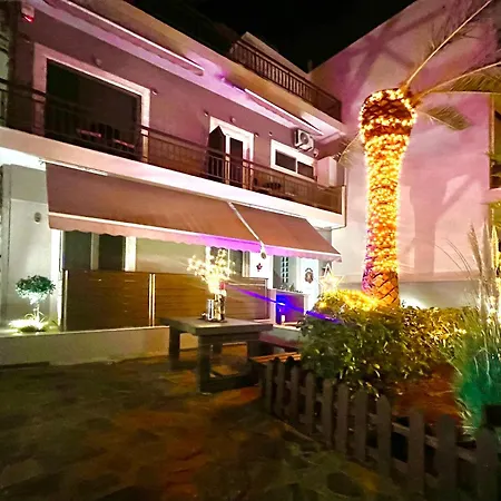 Phoenix Garden I *